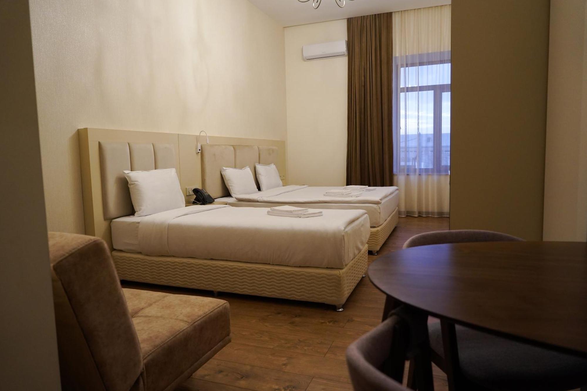 Kuma Hotel Gyumri Ngoại thất bức ảnh